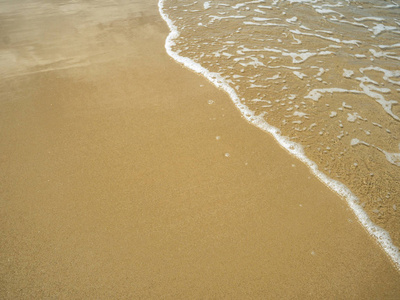 美丽的沙滩与海浪在度假时间，夏季康塞普