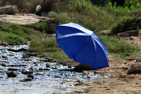 地中海海滩上的雨伞