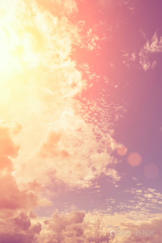 由太阳背景照亮的美丽天空照片 正版商用图片13gypa 摄图新视界