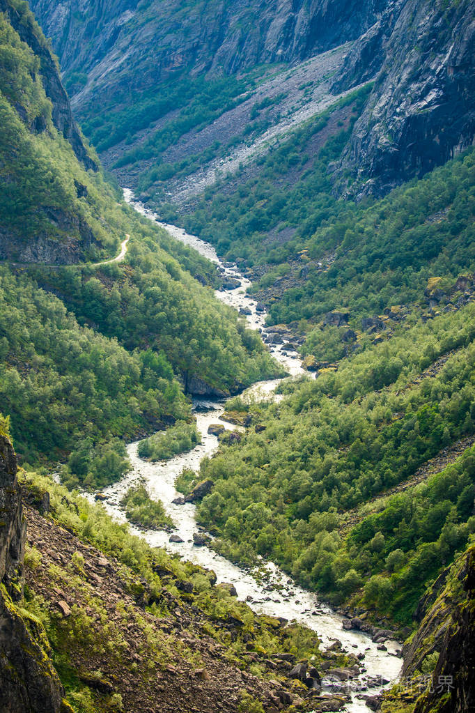 挪威的瀑布Voringfossen