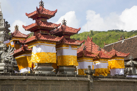 印度教典礼期间装饰寺庙印尼南沙佩尼达巴厘岛