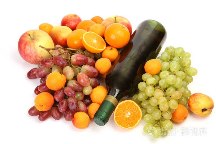 成熟的水果和一瓶葡萄酒