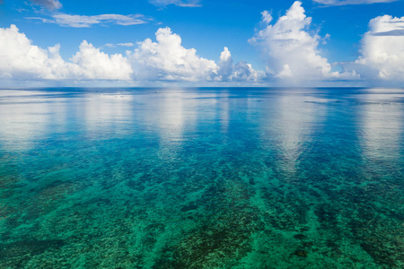 石垣岛白天的海洋