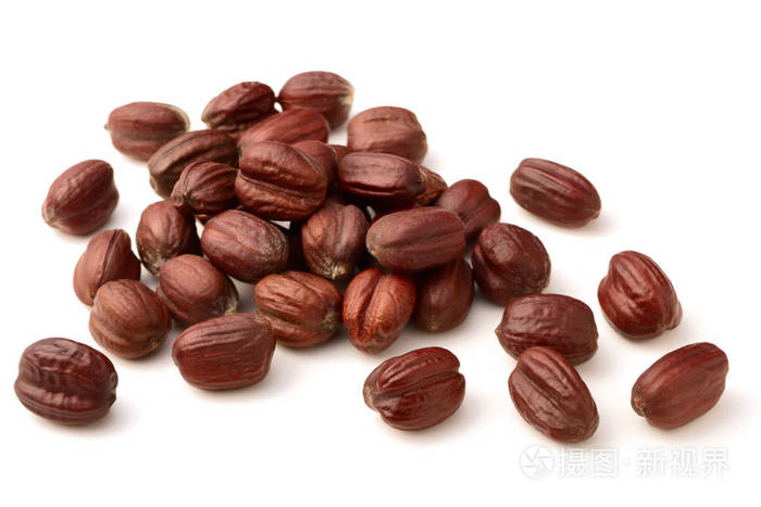 干燥的霍霍巴种子分离在白色