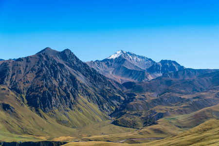 美丽的风景，高加索山脉附近的埃尔布鲁斯山，欧洲最高的山。
