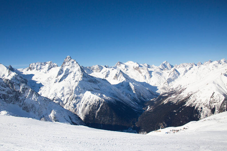 雪山自然景观照片