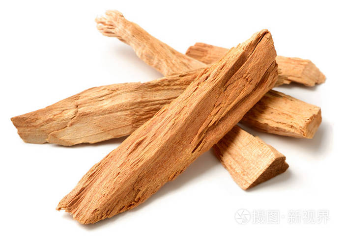 在白色背景上关闭檀木等值