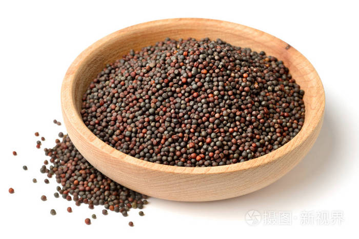 白色背景下分离的菜籽干种子