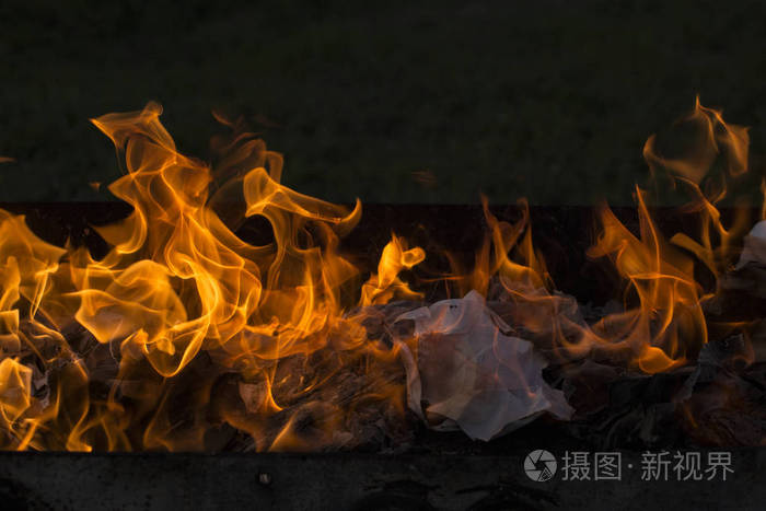 着火了文件在燃烧火灵之舞点燃纸张