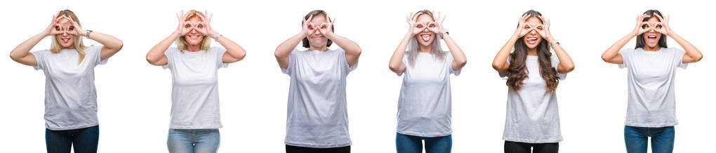 一群穿着白色t恤的女人在孤立的背景上做着OK手势，就像双筒望远镜伸出舌头，眼睛透过手指看。疯狂的表情。