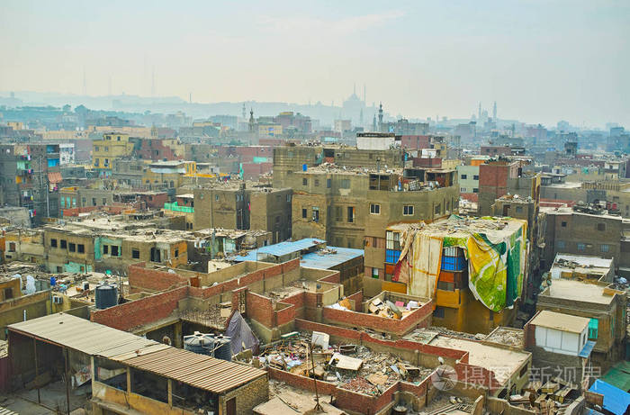 开罗老城区的许多贫民窟都是不完整的建筑,或者部分未完成,埃及顶部和