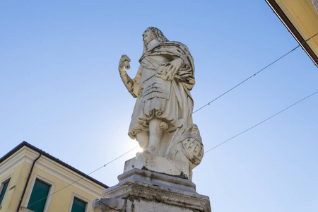 意大利帕尔马诺娃广场大广场的雕像之一。 自2017年以来作为威尼斯防御工程的一部分的世界遗产遗址