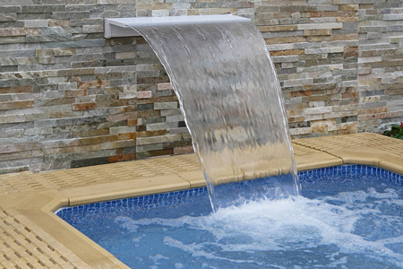 图片小型游泳池儿童图片带天窗的小型游泳池图片小型家庭游泳池图片小