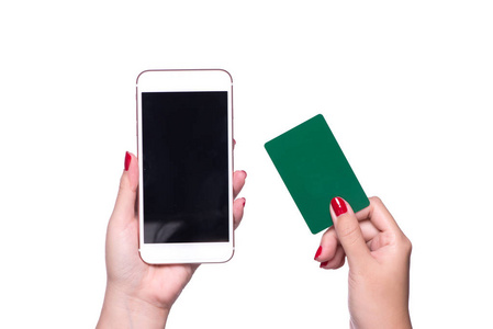 女性手握现代智能手机，空白绿卡隔离在白色背景，特写。