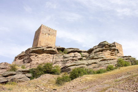 CastillodeZafra，一座建于12世纪的城堡，建于西班牙卡斯蒂利亚拉曼恰的CampillodeDuenasSierra