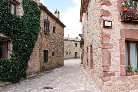 西班牙中世纪小镇Medinaceli的街道之一。 2014年夏季
