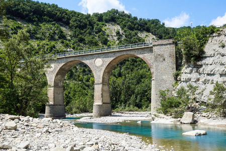 老历史石桥在河在山