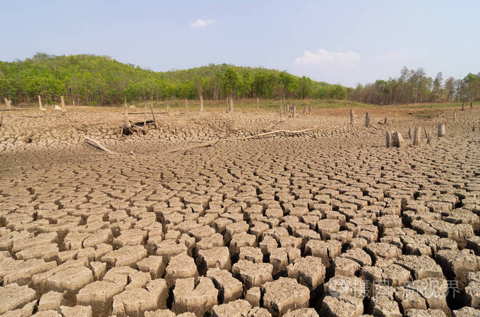 夏季全球变暖干旱地面是泰国马莫兰芒的干库