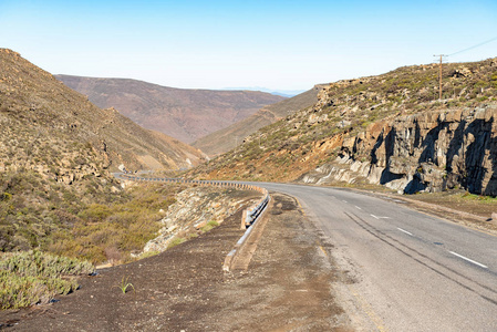 北开普敦省萨瑟兰以南R354号公路上verlatenkloof的景色