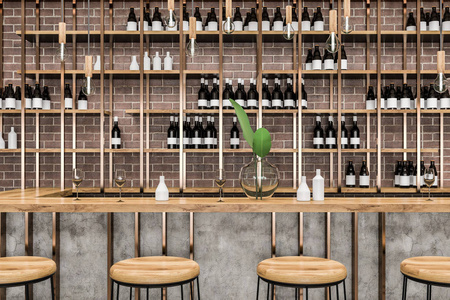 内部时尚酒吧与砖墙，木桌和凳子。 货架上的瓶子。 小企业概念。 3D渲染