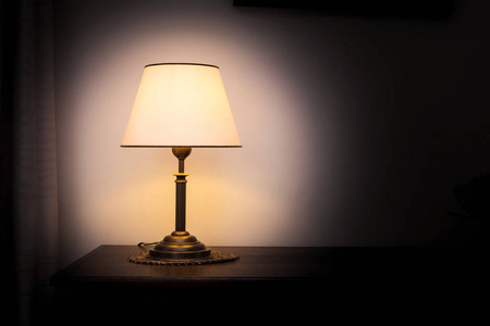 明月夜图片大全黑暗背景下的灯夜灯.复古效果样式图片.最小概念照片