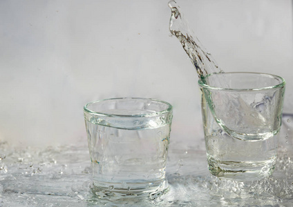 杯子水花图片