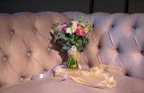婚礼，可爱的自然花束，沙发