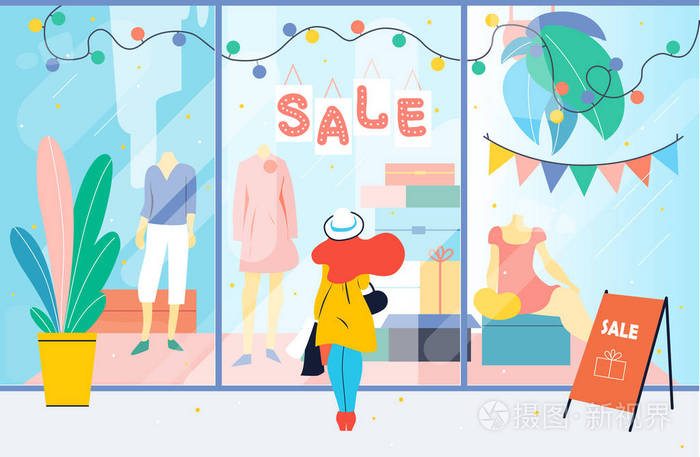 销售女孩看着服装店的橱窗妇女站在商场附近的陈列折扣