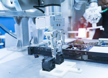 机器人自动化系统控制在智能制造背景下的应用照片