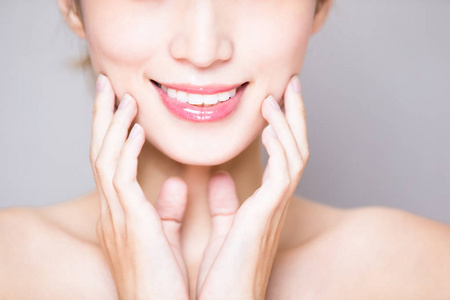 牙美女图片-牙美女素材-牙美女插画-摄图新视界