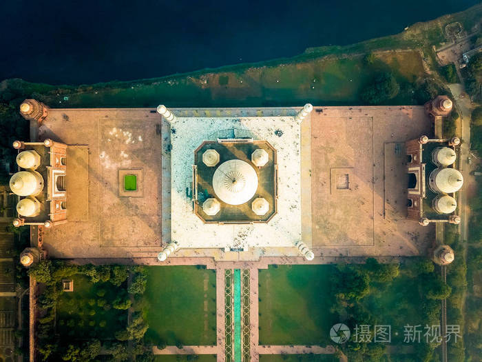 泰姬陵泰姬陵在印度阿格拉的鸟瞰图覆盖着晨雾