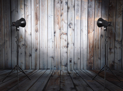 有混凝土墙,城市背景带木墙的旧房间照相馆线啤酒厂有限公司徽标