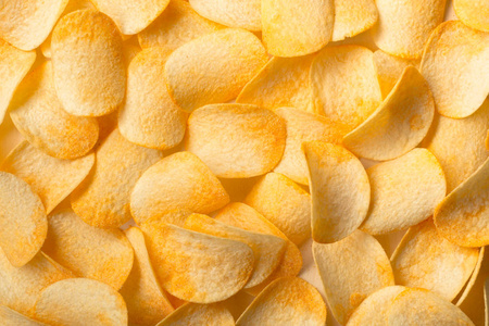 黄色薯片作为背景