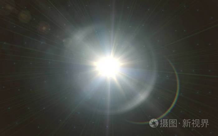 太阳爆发与镜头耀斑光在黑色背景.