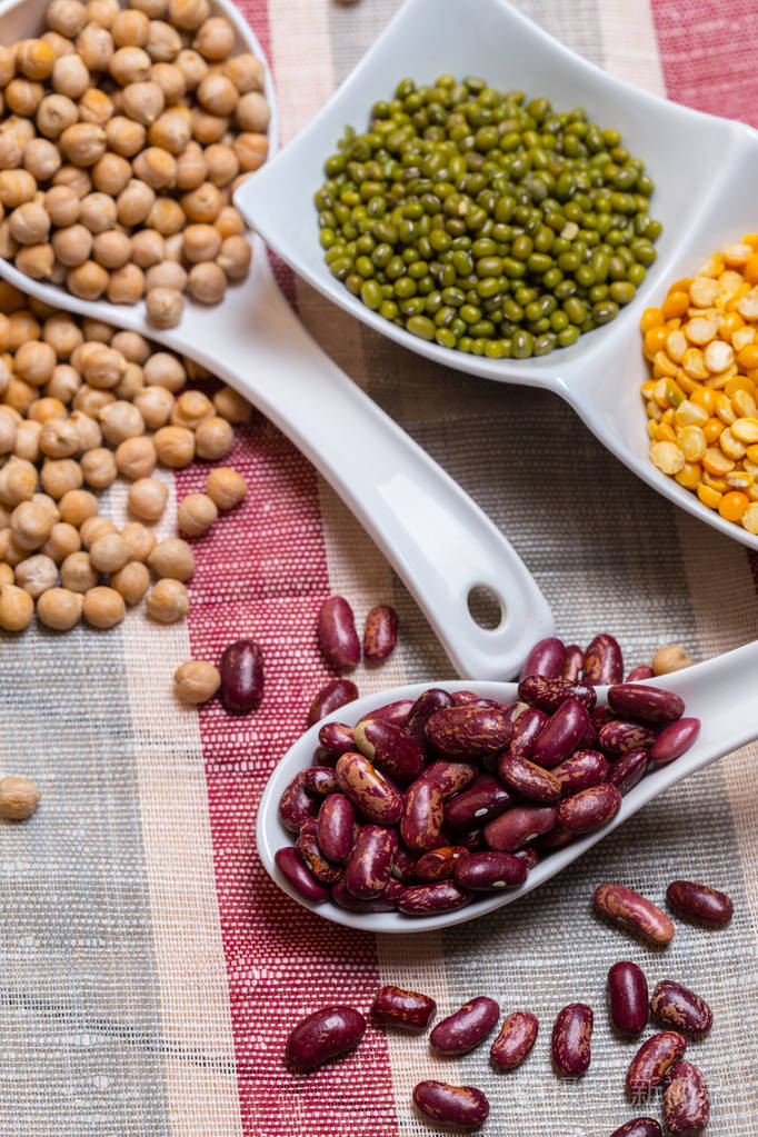 一组五颜六色的各种豆子