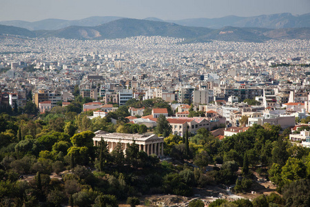 雅典的城市景观，背景是莱卡贝图斯山