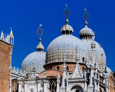 s Palace and the dome of the St. Mark39