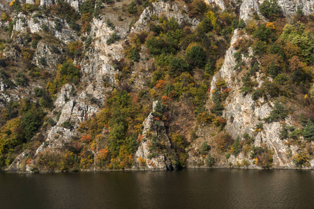保加利亚克里希姆水库罗多普斯山普洛夫迪夫地区大坝秋季景观
