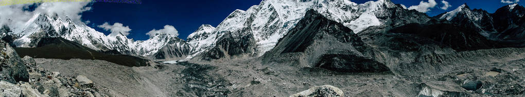 珠穆朗玛峰尼泊尔2018年9月30日景观和通往尼泊尔珠穆朗玛峰大本营的道路