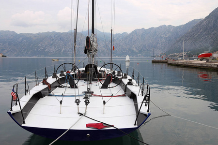 黑山科托尔港的豪华帆船