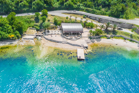 在海滩上建造一家咖啡馆，顶景