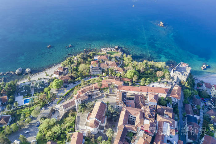 海边美丽城市的俯视图