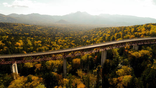 北海道秋天的米库尼通行证图片