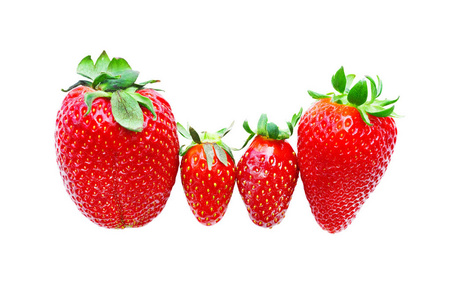 白色背景上的四个成熟的红色草莓。 孤立的