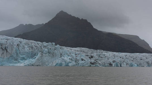 冰岛Jokulsarlon泻湖美丽的寒冷景观图片冰岛冰川泻湖湾。