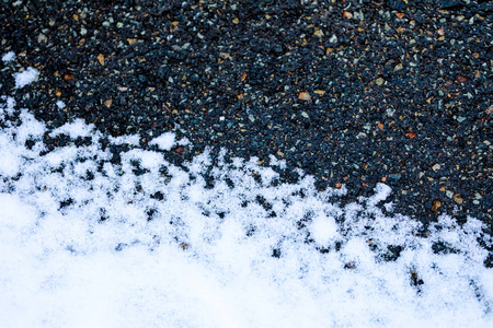 道路近景积雪融化图片