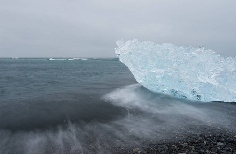 冰岛Jokulsarlon泻湖美丽的寒冷景观图片冰岛冰川泻湖湾。