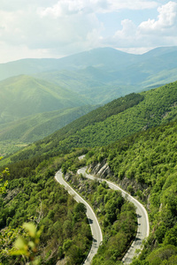 巴尔坎山马斯塔帕尼纳连接保加利亚北部和南部的贝克莱梅托通道的一部分的高角度视图