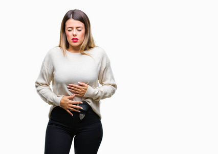 年轻漂亮的女人休闲白色毛衣在孤立的背景上,手放在肚子上,因为消化