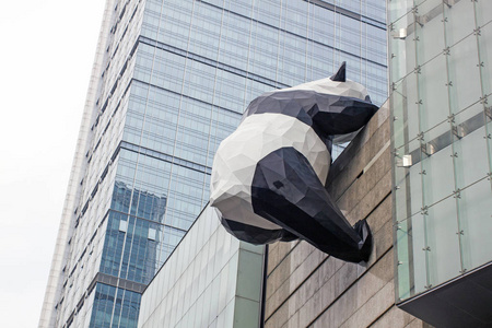 建筑上的艺术安装. 艺术家作品. 成都的熊猫.照片